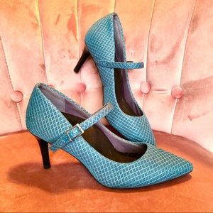 Betabrand size 8 pumps